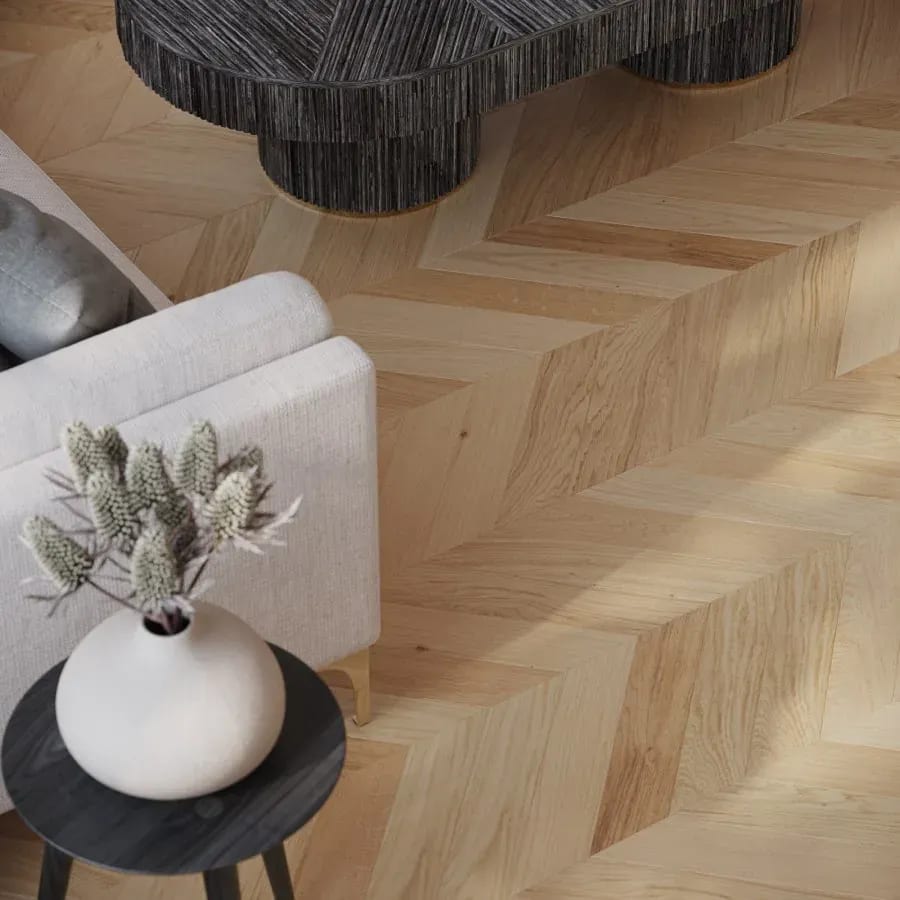 Chevron-Parkett aus Eiche, im Wohnraum verlegt